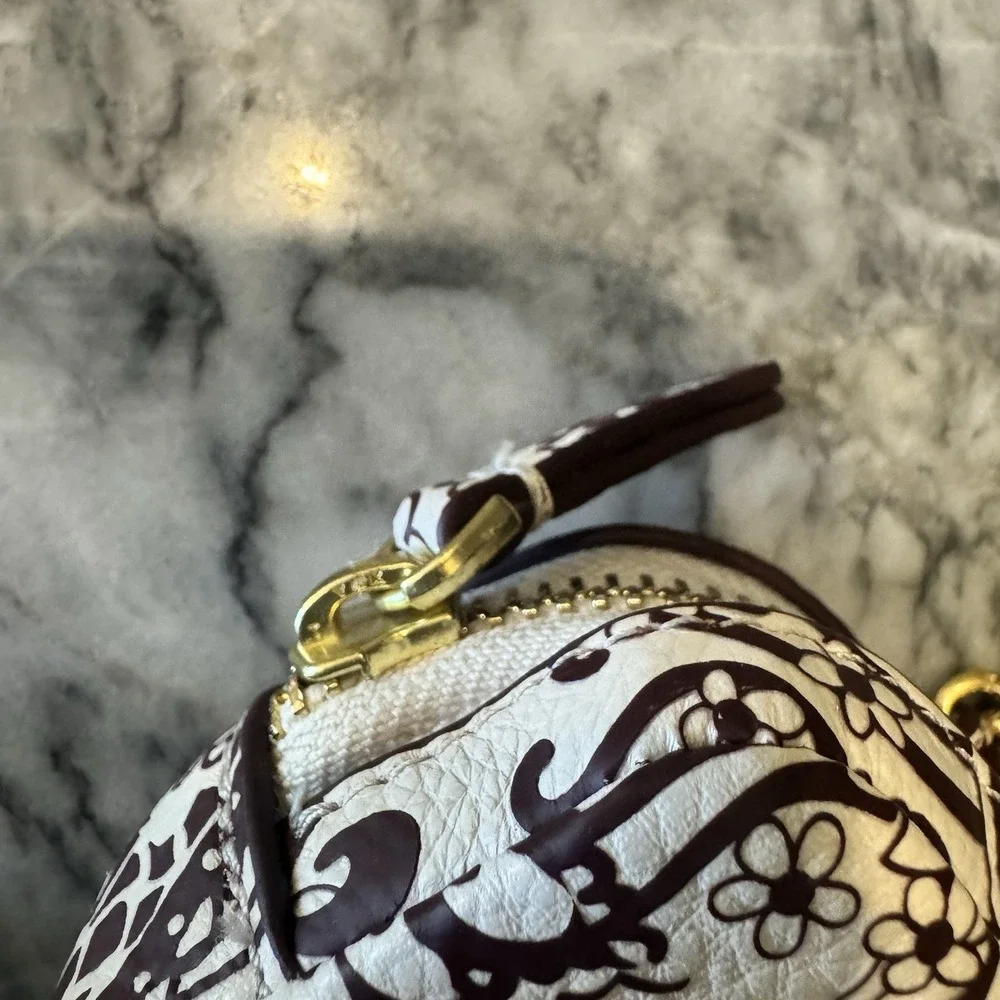 Vera Bradley Leather Zip Earbud Case Eclectic Paisley Cottage Cream Keychain - Picture 3 of 14